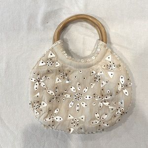 White & tan hand bag.